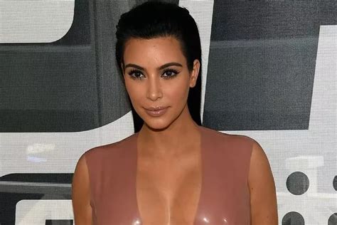 Kim Kardashian Poses NAKED Covered In Silver Paint In Throwback To