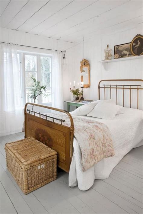Vintage Rustic White Bedroom Decoredo