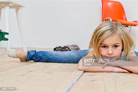 Girls Doing Splits Photos And Premium High Res Pictures Getty Images