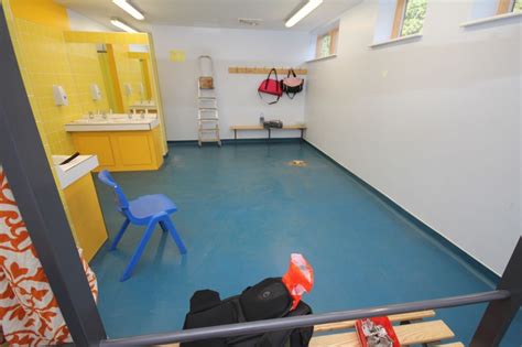 Definition of changing room in the definitions.net dictionary. Changing floors in changing rooms
