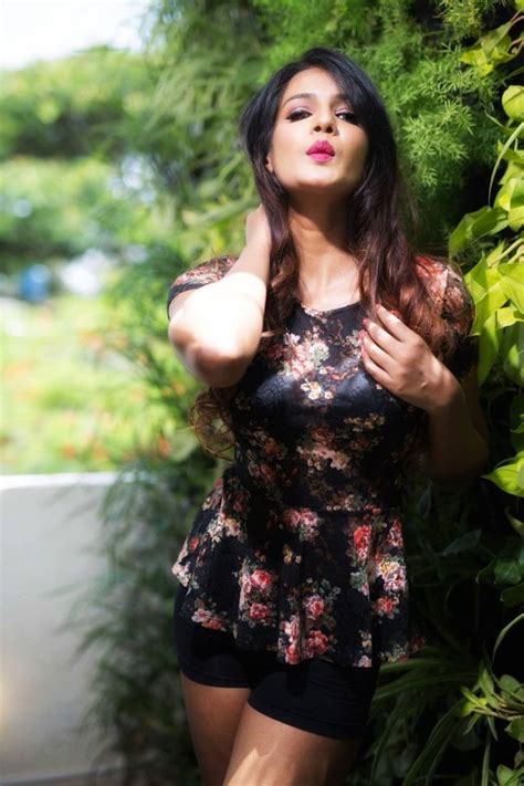 Meera Mitun Stunning Photos Bollywood Actress Hot Photos Tamil