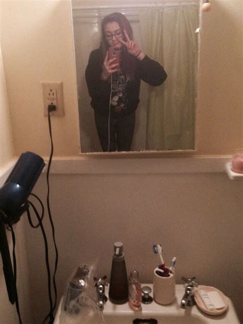 Pin By Susan Bengtson On Hailey Selfies Mirror Selfie Selfie Scenes