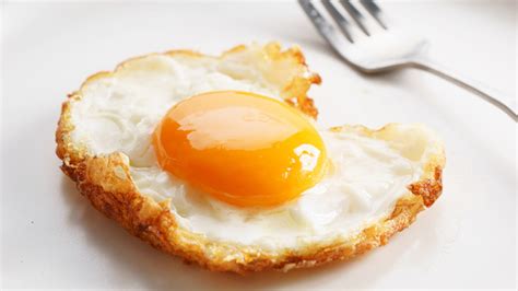 How To Cook Sunny Side Up Eggs With Crispy Sides And Edges