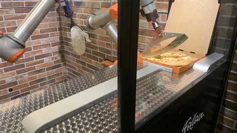 Pazzi le robot qui prépare des pizzas sinstalle à Paris Le Parisien