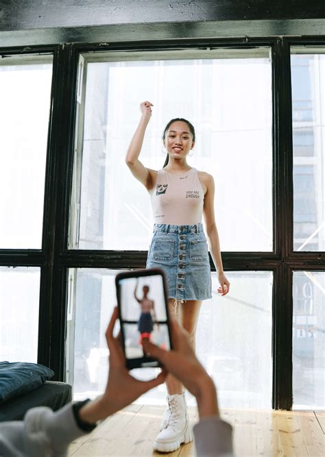 Belle2525's Viral TikTok Challenges