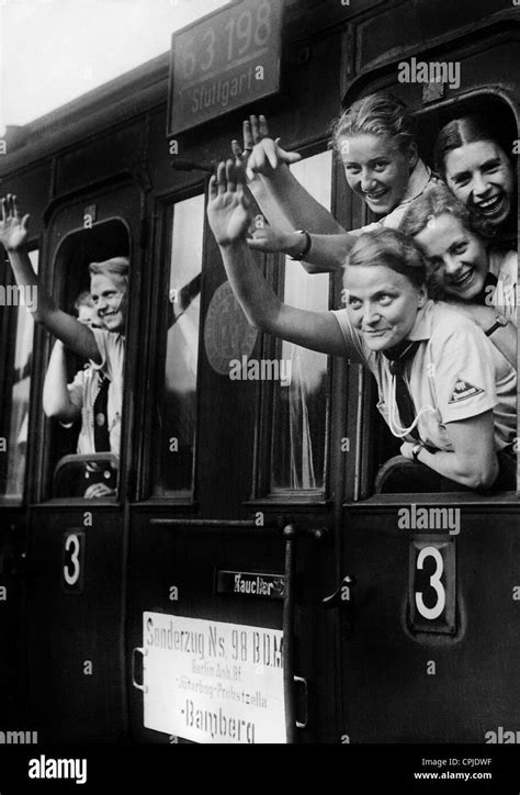 Zugfahrt Von Bund Deutscher Maedel Nach Bamberg 1936 Stockfotografie Alamy