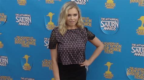 Eliza Taylor The 100 41st Annual Saturn Awards Red Carpet Youtube