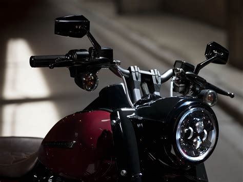 Bike handlebar types have increased in diversity in the 150 odd years since the bicycle first appeared on french streets. Road King Special 2020 | Harley-Davidson France