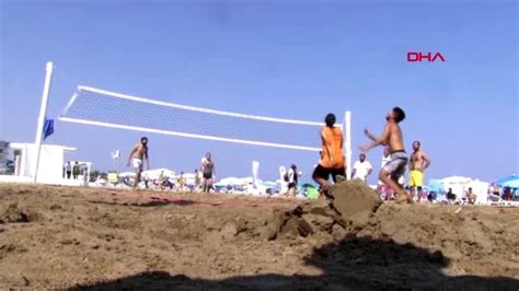 Mersin plajları voleybol turnuvası ile şenlendi Haberler
