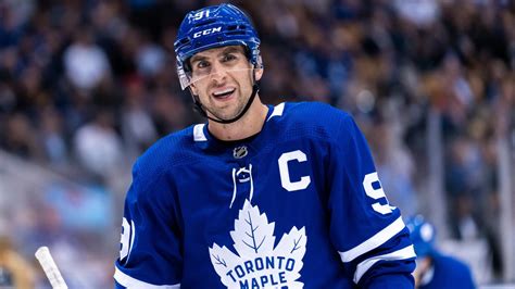 Toronto maple leafs captain john tavares had to be taken off the ice on a stretcher during thursday's game 1 matchup against the montreal canadiens after he took a knee to the head. Maple Leafs captain John Tavares sidelined minimum 2 weeks ...