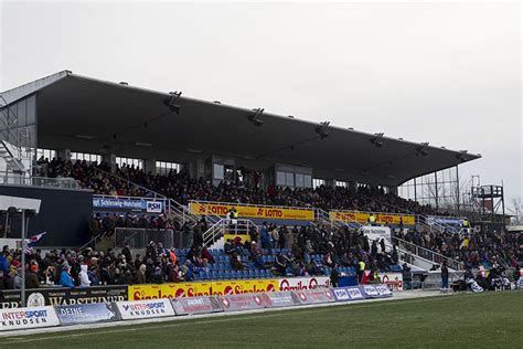 Tritt seit 1900 vor den ball. Holstein-Stadion - Holstein Kiel - 3-liga.com