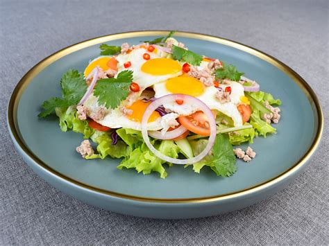 Keto Yam Khai Dao Fried Egg Salad