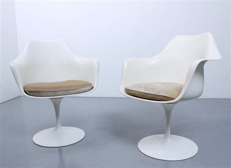 Pair Of Tulip Dining Chairs By Eero Saarinen For Knoll 1960s 122774