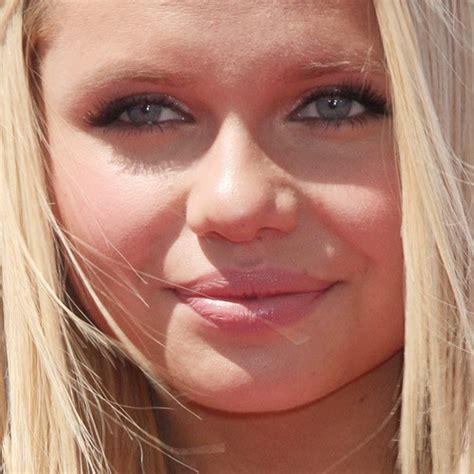 alli simpson makeup gray eyeshadow and nude lipstick steal her style