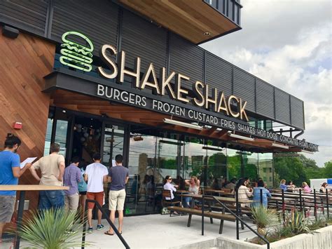 Shake Shack In Austin Tx Retail Facade Shop Facade Retail Signage