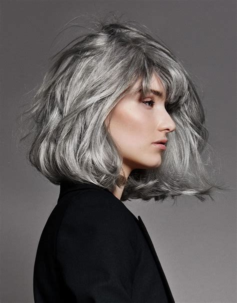 Cheveux : mieux que le blond, le gris - Madame Figaro