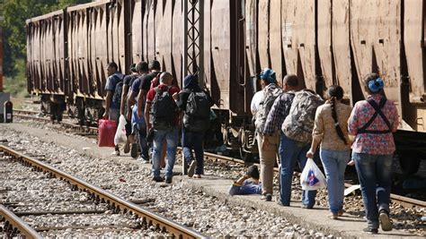 'Migrants' or 'refugees'? Crisis sparks debate on terminology
