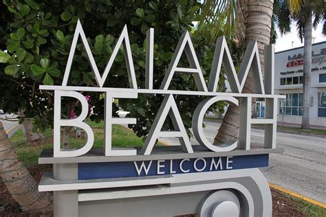 Miami Beach Welcome Sign Beach Signs Miami Beach South Beach Miami