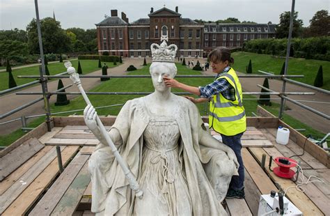 Royals Round Up September 23rd 2016 Queen Victoria Statue At