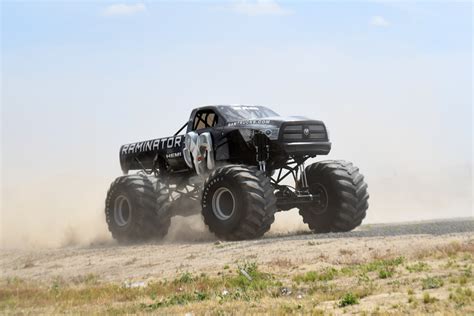 Car Crushing Monster Truck Shows Off Its Speed At Perris Event Daily