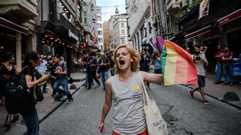Istanbul Pride Parade Hit With Tear Gas By Police At Least 19 Arrested