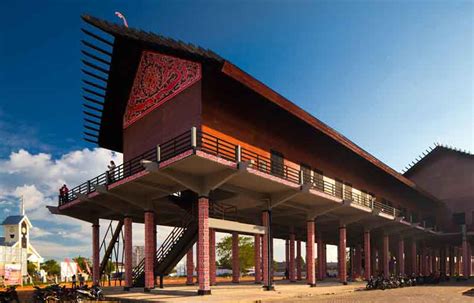 Rumah Radakng Rumah Adat Kalimantan Barat Terbesar Di Indonesia
