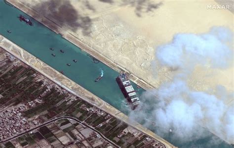 Come è stata disincagliata dal Canale di Suez la nave portacontainer