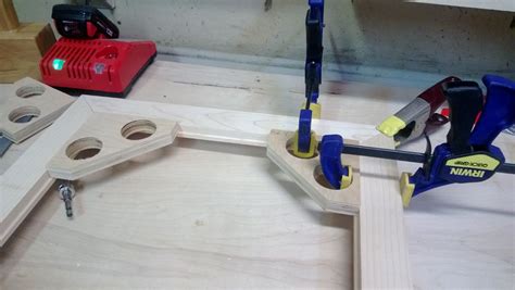 As a woodworker, you may find yourself amidst ton of clamps that are just lying around in your woodshop. Simple shop made corner clamps saved the day ...