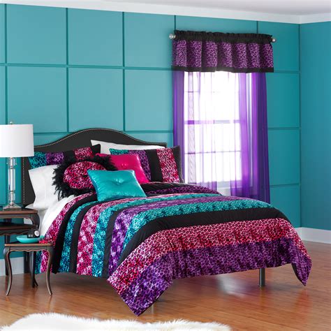 Check out the latest trends in room fashion from the sevente. DEALS Seventeen Pop Art Animal Comforter Set NOW | Bedding ...