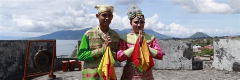 ulasan lengkap pakaian adat tradisional  sabang sampai merauke indonesia timur ragam