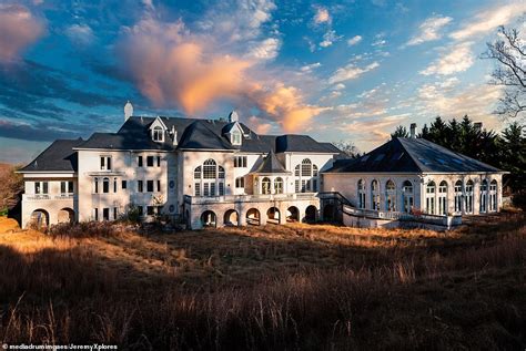 Urban Explorer Discovers Abandoned 12 Million Mansion Daily Mail Online