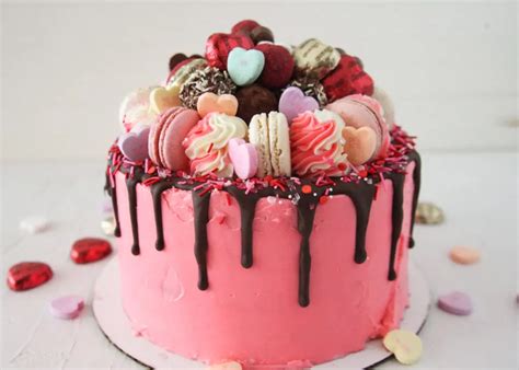 30 Lovely And Delicious Valentines Day Cakes