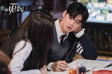 Cha eun woo (born lee dong min) is a south korean singer, actor, and member of the boy group 'astro'. Moon Ga Young dan Cha Eun Woo ASTRO Saling Menatap Saat ...