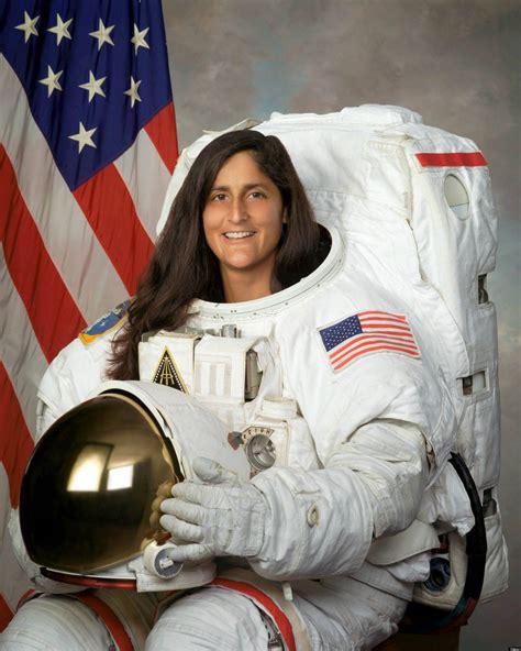 Sunita Williams Astronaut Poses In Her Spacesuit Huffpost