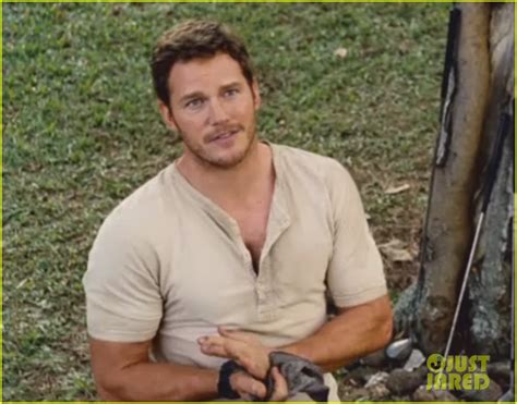 Chris Pratt Gets Flirty With Bryce Dallas Howard In First Jurassic World Clip Watch Now