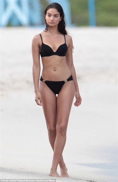 Shanina Shaik Shows Off Her Curves In Sexy Black Bikini On Beach Side Photoshoot Daily Mail Online