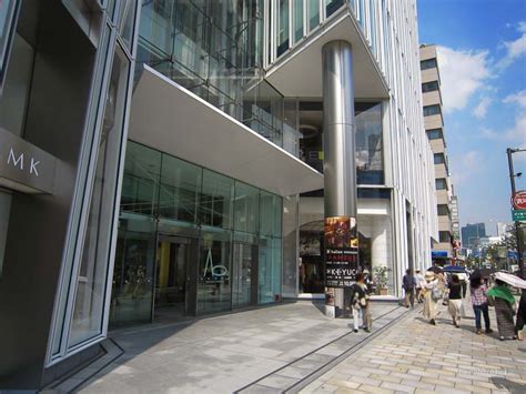 Follow us, ask our experts & we'll get back to you in no time. 花の館・Ao付近 | 青山通り・表参道の紹介 写真221枚