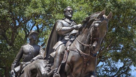 Robert E Lee Statue On Horseback