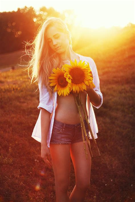 Pin On Sunflower Field Photo Shoot Inspiration