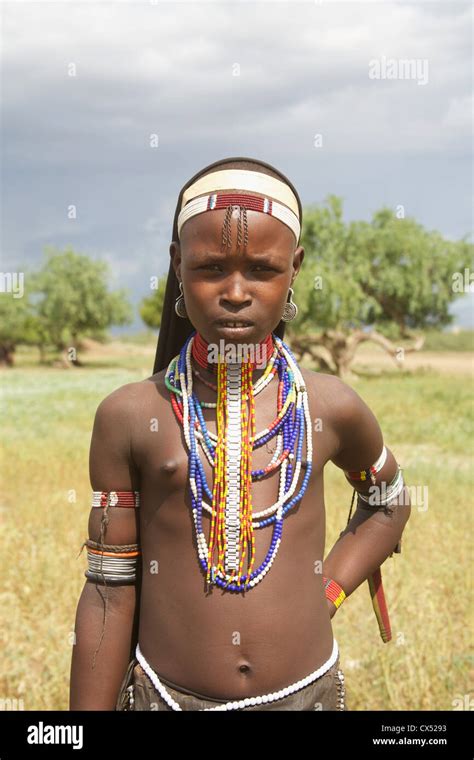Retrato De Una Niña Erbore Omo Valley Al Sur De Etiopía África