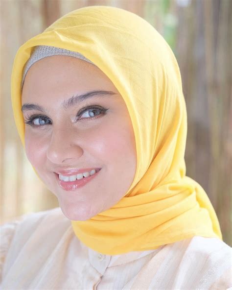 Jangan sedih jika arti favorit. 7 Artis Indonesia Keturunan Arab, Cantik! | Orami
