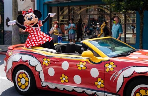 Guide To Minnie Vans At Disney World Review Prices Info And Tips