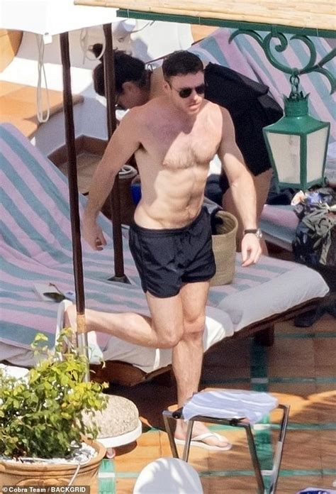 Shirtless Richard Madden Relaxes With A Bikini Clad Beauty In Italy Daily Mail Online
