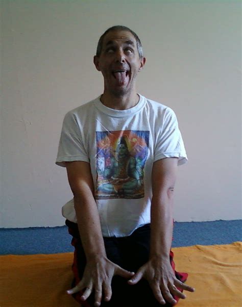 Simhasana Postura del León Yoga IAFY