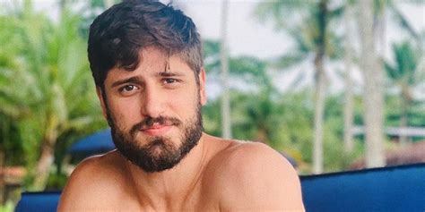 Daniel Rocha Surge Deitado Com Parceiro E Assume Romance Gay “feliz”