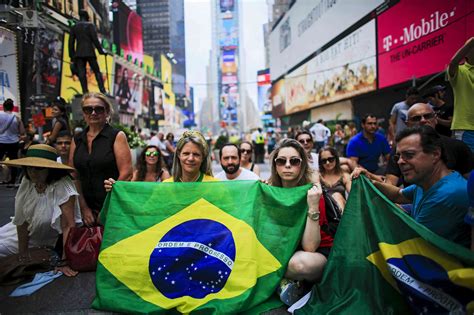 En images les manifestations contre Dilma Rousseff au Brésil