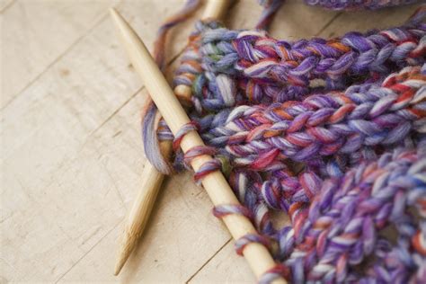 Knitting Looms: Long Vs. Round | eHow