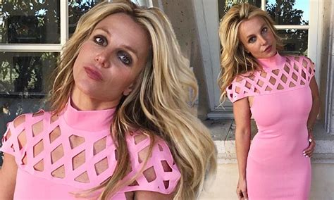 britney spears flaunts physique in dress for instagram daily mail online