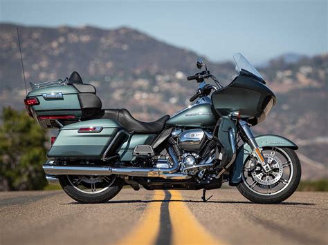 2020 Harley Davidson Road Glide Limited Review First Ride Motorcyclist Magazine Bmwsporttouring