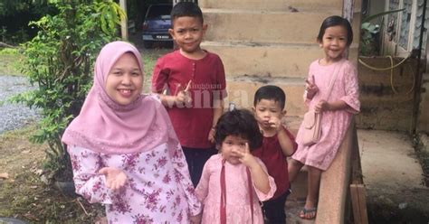 Jasa ibu yang mengandungkan kita dan bakti bapa yang membela kita sehingga dewasa tidak mampu dibalas dengan emas permata. 'Ibu Macamana Adik Lahir, Ikut Mana..' Terdiam, Berasap ...